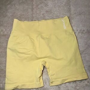 DFYNE Dynamic 4.5" Shorts – Yellow | Size Small